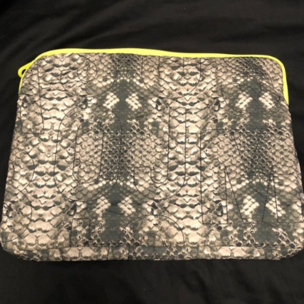 NEW Marc by Marc Jacobs Laptop Case Neon Fleece Lining Snake Skin WORKWEAR - Picture 11 of 11